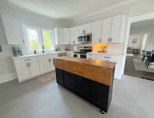 Full kitchen